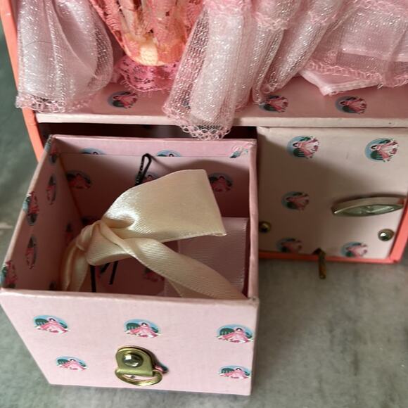 Vintage Cypress Gardens Florida Collectible Doll Dresses Accessories, & Case - Picture 5 of 13